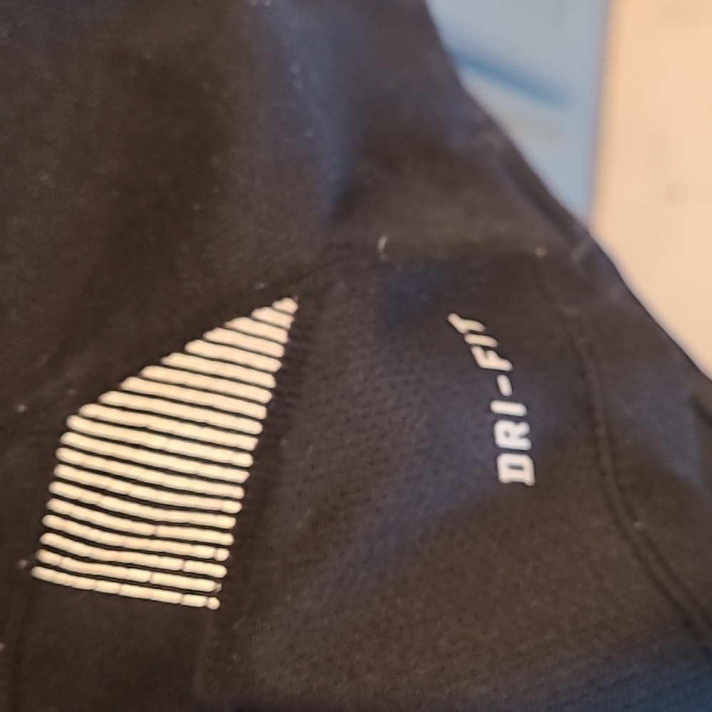 2 pc Nike tee shirts. One navy and white. Other black - Picture 5 of 16